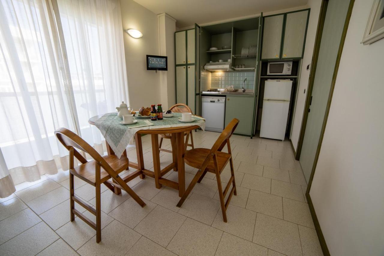 Club House Aparthotel 4*