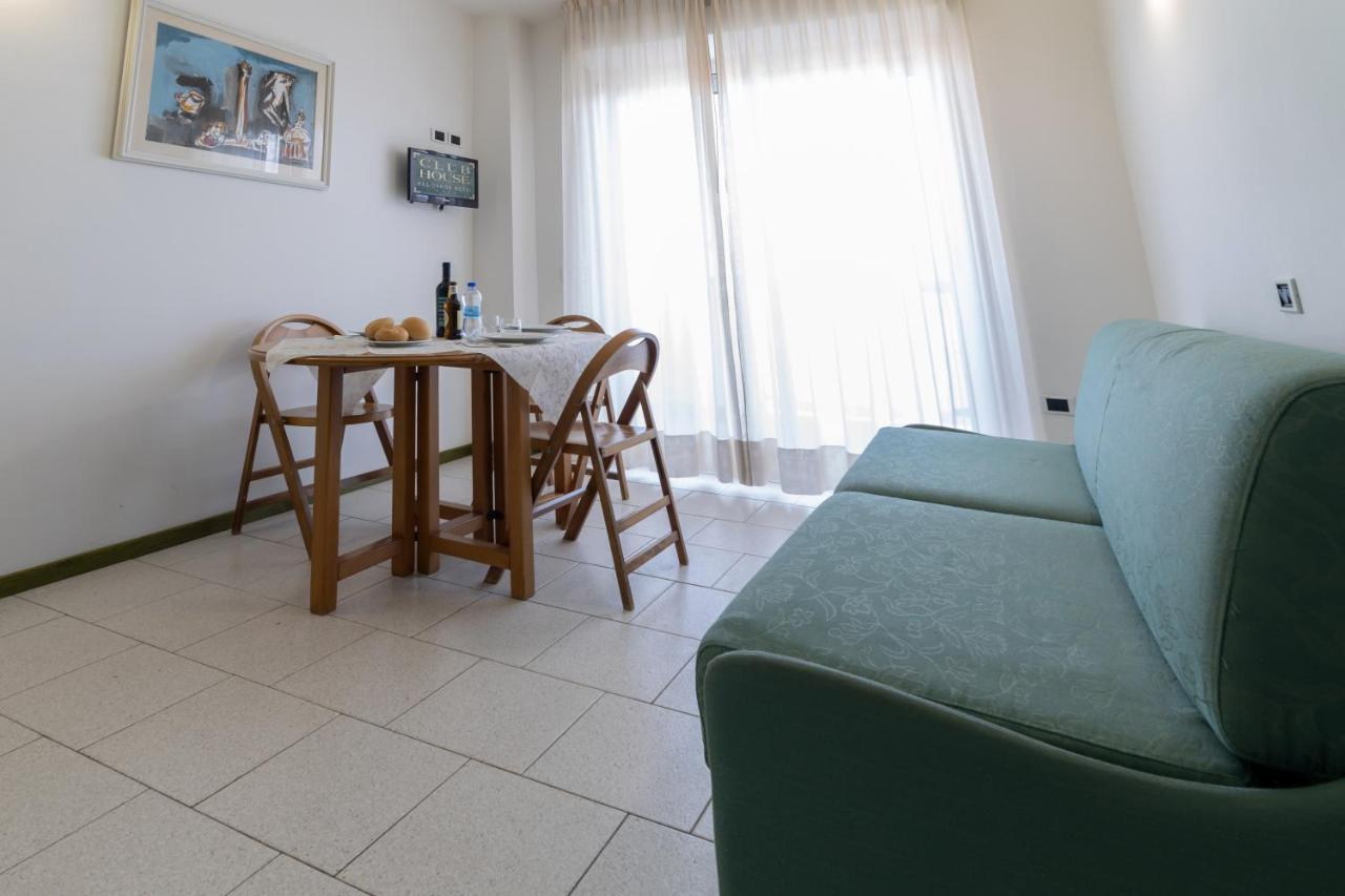 Club House Aparthotel 4*