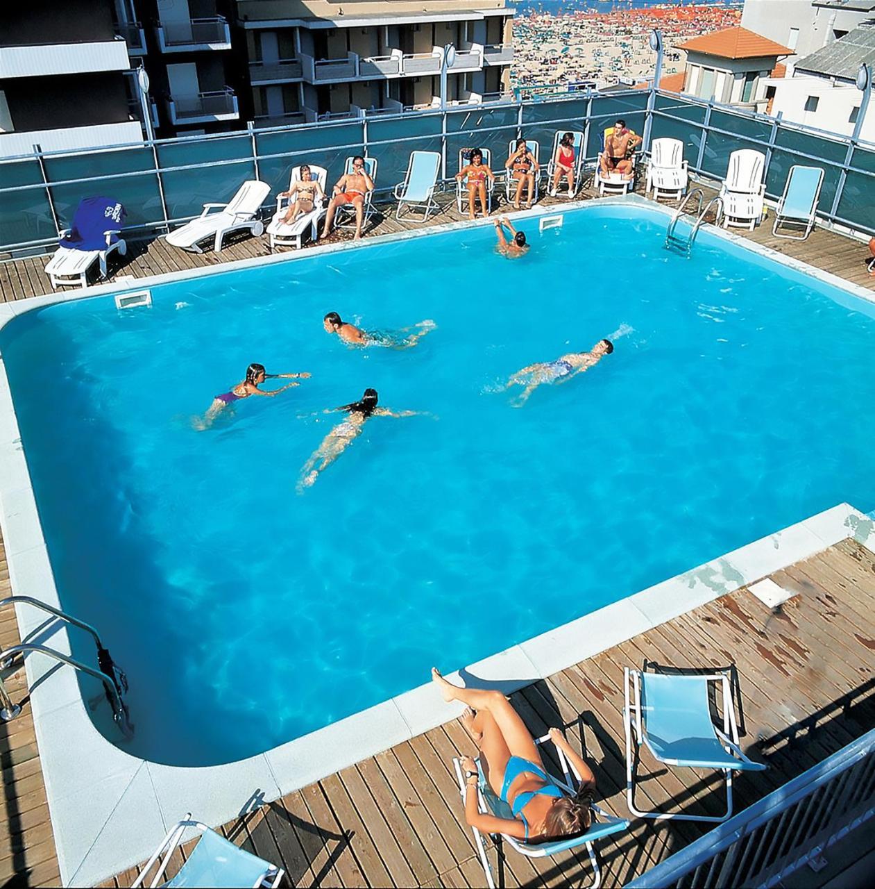 Club House 4*